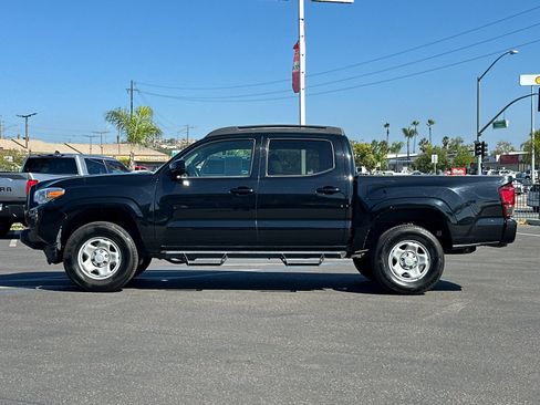 Used 2022 Toyota Tacoma SR image 2