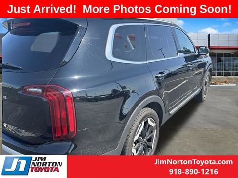 Used 2025 Kia Telluride S FWD image 3