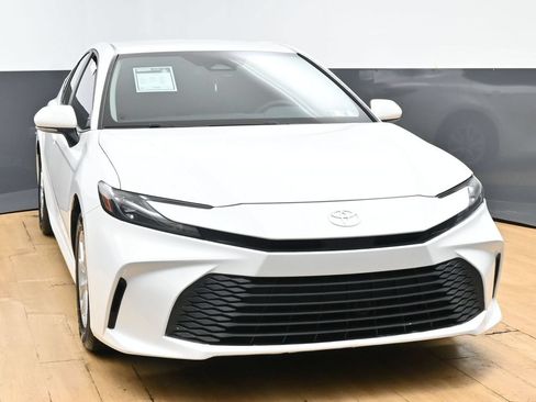 Used 2025 Toyota Camry LE FWD image 4