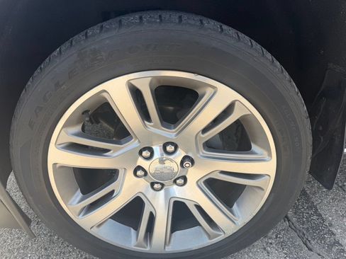 Used 2017 Cadillac Escalade Luxury AWD/4WD image 9
