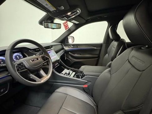 New 2025 Jeep Grand Cherokee L Overland w/ Luxury Tech Group IV image 13