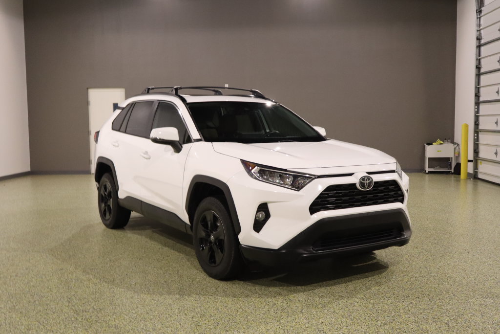 Used 2019 Toyota RAV4 XLE FWD image 1