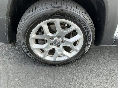 Used 2015 Jeep Renegade Latitude w/ Popular Equipment Group image 11