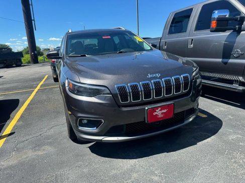 Used 2019 Jeep Cherokee Limited w/ Luxury Group FWD image 3
