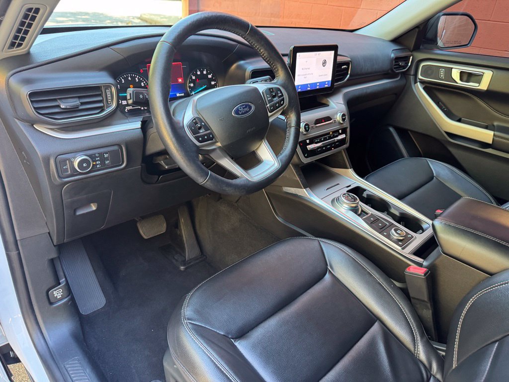 Used 2021 Ford Explorer XLT w/ Equipment Group 202A AWD/4WD image 12
