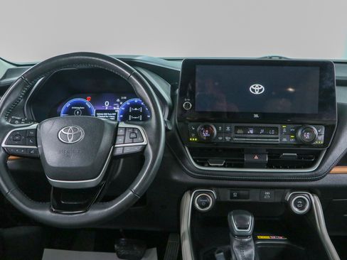 Used 2025 Toyota Grand Highlander AWD Hybrid image 17