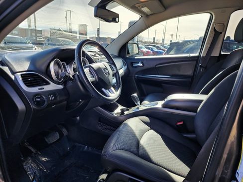 Used 2017 Dodge Journey SE w/ Flexible Seating Group image 9