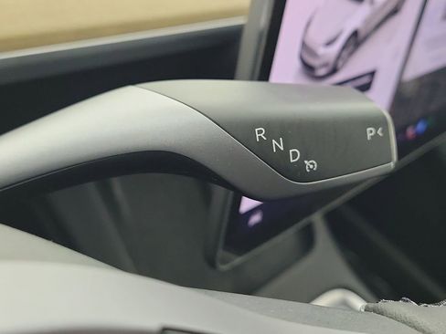Used 2024 Tesla Model Y Long Range AWD/4WD image 12