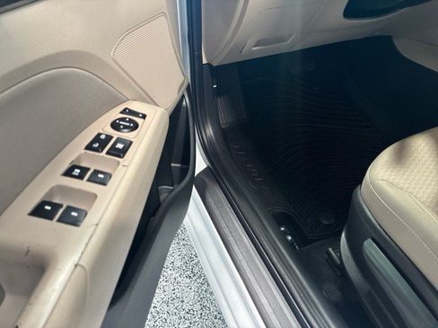 Used 2020 Hyundai Elantra SEL w/ Winter Weather Package FWD image 7