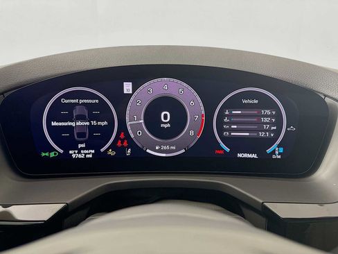 Certified 2025 Porsche Panamera RWD image 16