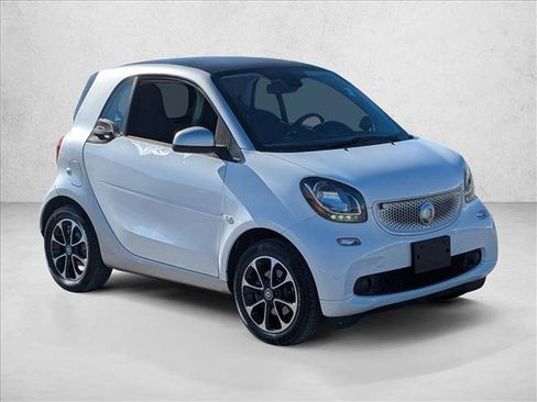 Used 2016 smart fortwo pure image 3