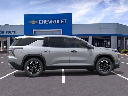 New 2027 Chevrolet Traverse LT w/ Sun and Wheel Package FWD image 5