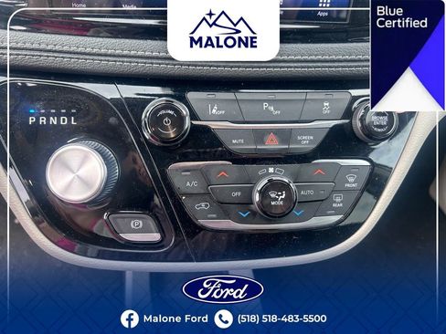 Used 2023 Chrysler Pacifica Touring-L FWD image 19