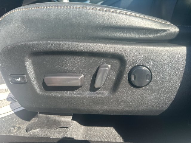 Used 2019 Toyota Highlander XLE AWD/4WD image 15