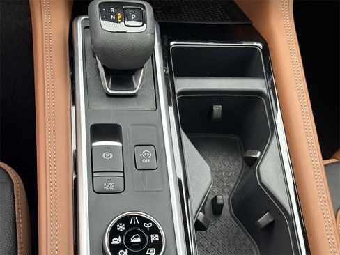 New 2025 Nissan Pathfinder Platinum image 6