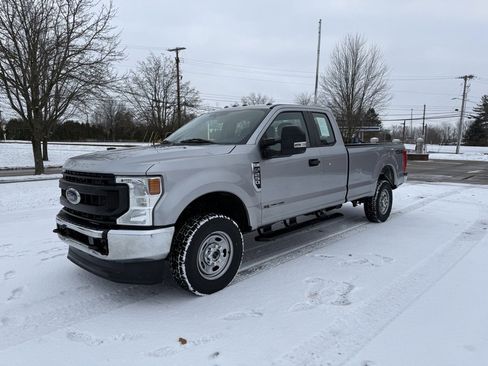 Used 2022 Ford F250 XL w/ Power Equipment Group image 8