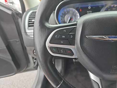 Used 2017 Chrysler 300 Limited image 16