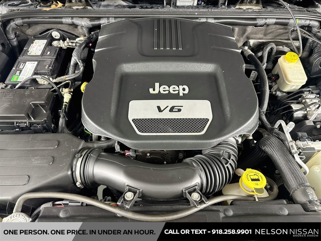 Used 2015 Jeep Wrangler Unlimited Sahara AWD/4WD image 25