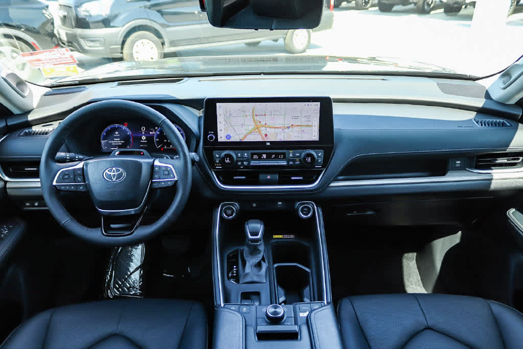 Used 2026 Toyota Grand Highlander AWD image 12