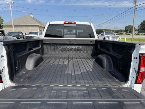 Used 2015 GMC Sierra 2500 Denali w/ Duramax Plus Package AWD/4WD image 7
