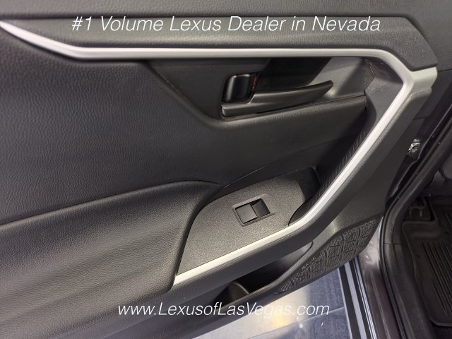 Used 2021 Toyota RAV4 LE AWD/4WD image 18