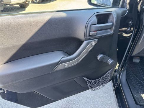 Used 2013 Jeep Wrangler Unlimited Sport image 13