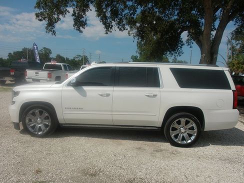 Used 2017 Chevrolet Suburban Premier RWD image 9