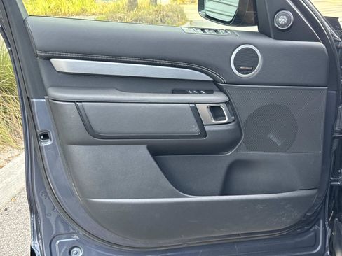 Used 2024 Land Rover Discovery Dynamic SE image 19