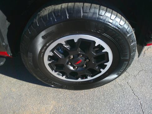 Used 2025 Toyota 4Runner TRD Off-Road image 13