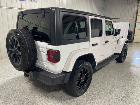 Used 2023 Jeep Wrangler Unlimited Sahara w/ Cold Weather Group AWD/4WD image 7