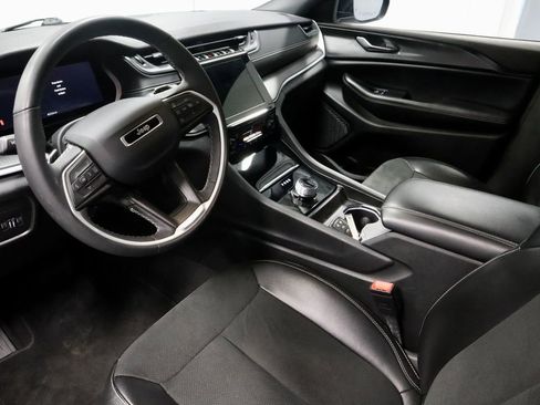 Used 2024 Jeep Grand Cherokee Altitude image 25