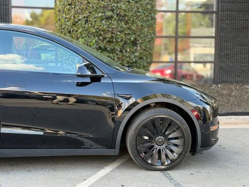 Used 2022 Tesla Model Y Long Range image 23