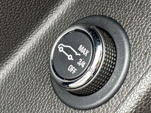 Used 2023 Chevrolet Traverse LT image 27