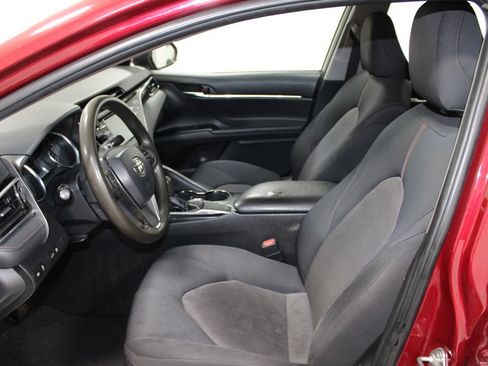 Used 2018 Toyota Camry LE FWD image 19