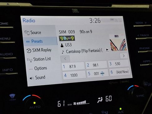 Used 2018 Toyota Camry XLE image 3