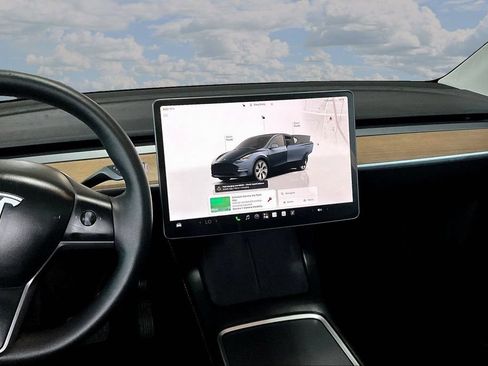 Used 2024 Tesla Model Y Long Range AWD/4WD image 9