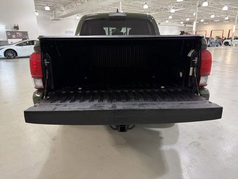 Used 2022 Toyota Tacoma SR5 w/ Trail Edition image 12