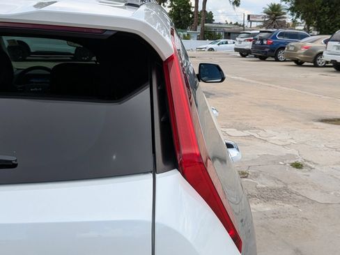 Certified 2023 Kia Niro Wave FWD image 11