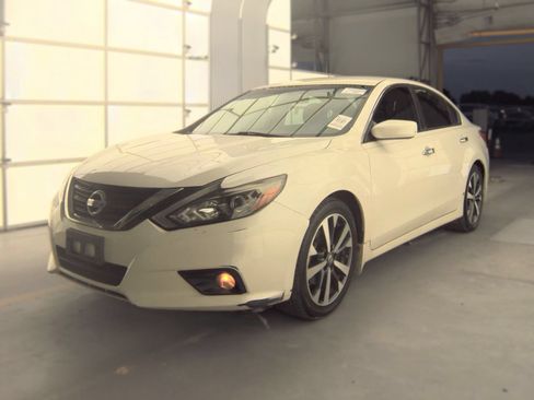Used 2016 Nissan Altima 2.5 SR FWD image 1