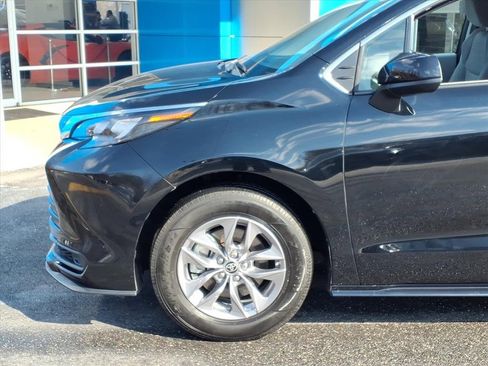 Used 2024 Toyota Sienna LE image 6