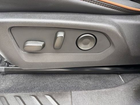 Certified 2024 GMC Canyon AT4 w/ AT4 Premium Package AWD/4WD image 18