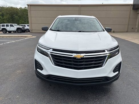Used 2023 Chevrolet Equinox LS AWD/4WD image 2