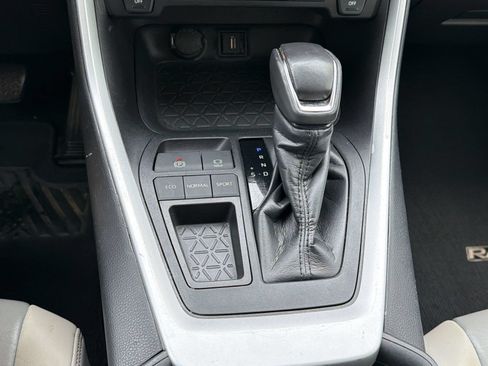 Used 2021 Toyota RAV4 XLE Premium FWD image 20