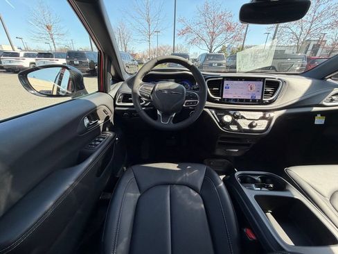New 2026 Chrysler Pacifica Select FWD image 14