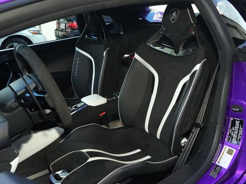 Used 2023 Lamborghini Huracan Tecnica RWD image 9