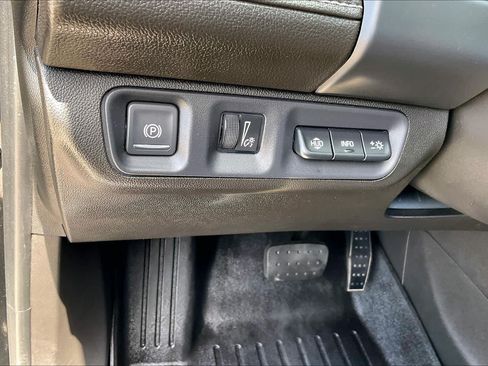 Used 2023 GMC Acadia Denali w/ Black Diamond Edition FWD image 15