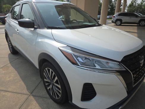 Used 2022 Nissan Kicks SV FWD image 8