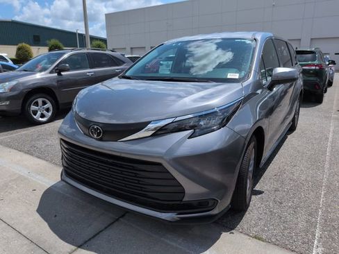 Certified 2026 Toyota Sienna LE FWD image 2