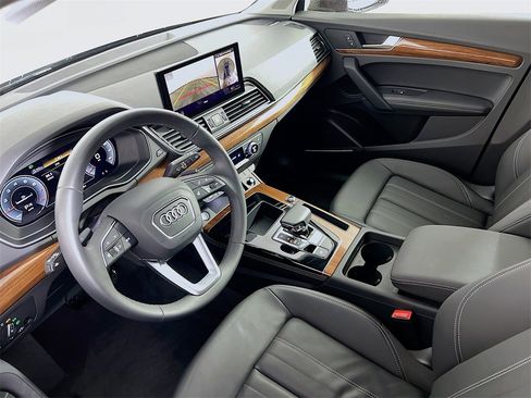 Used 2023 Audi Q5 2.0T Premium Plus w/ Premium Plus Package image 9