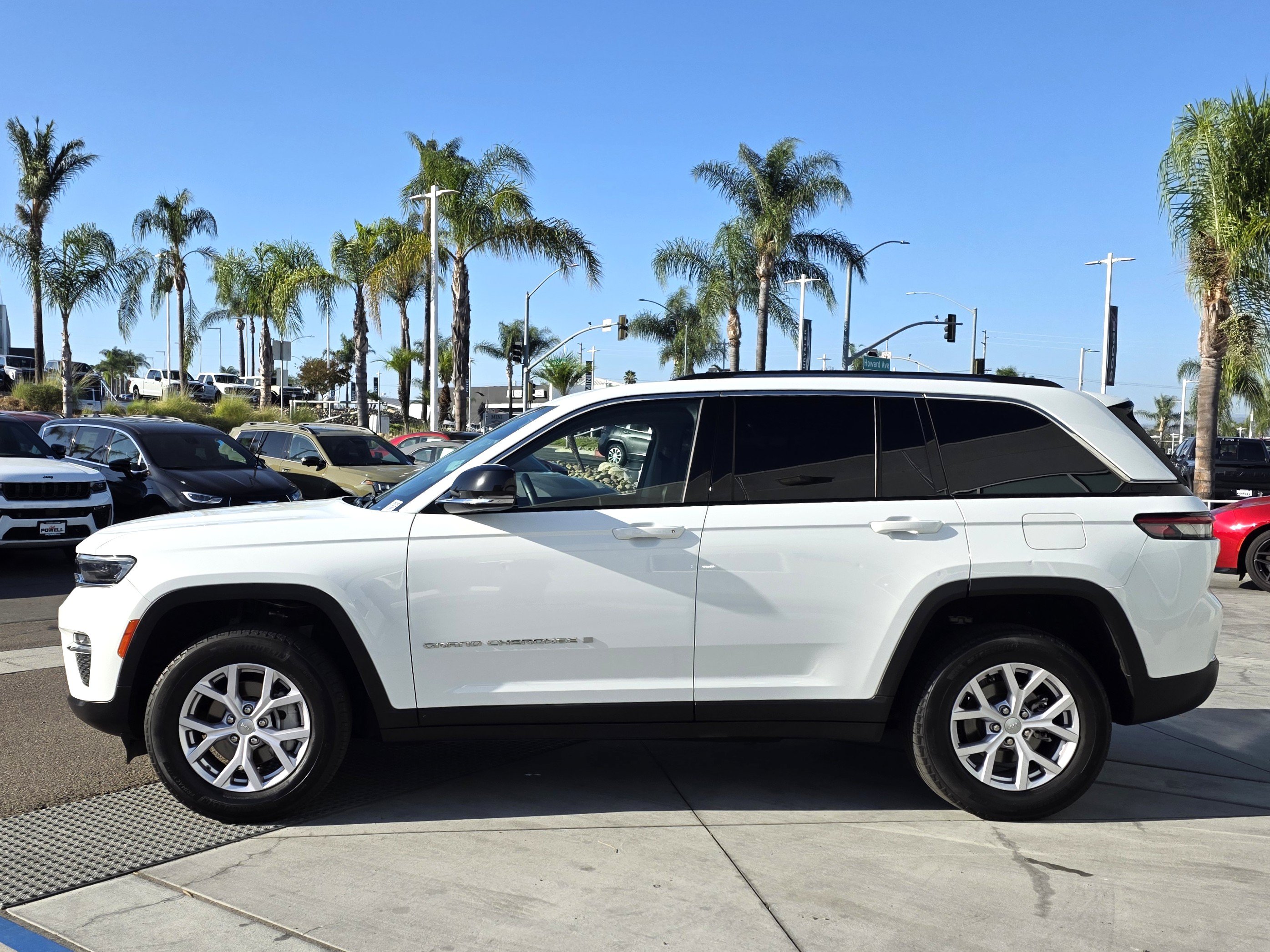 Used 2022 Jeep Grand Cherokee Limited RWD image 2